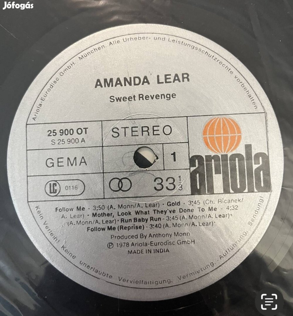 Amanda Lear bakelit boritó nélkűl.