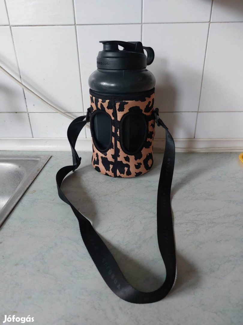 Amerikai 2 l. es hordozható kulacs