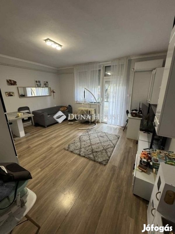 Amerikai konyhás, 2 szobás, erkélyes otthon eladó GARÁZS