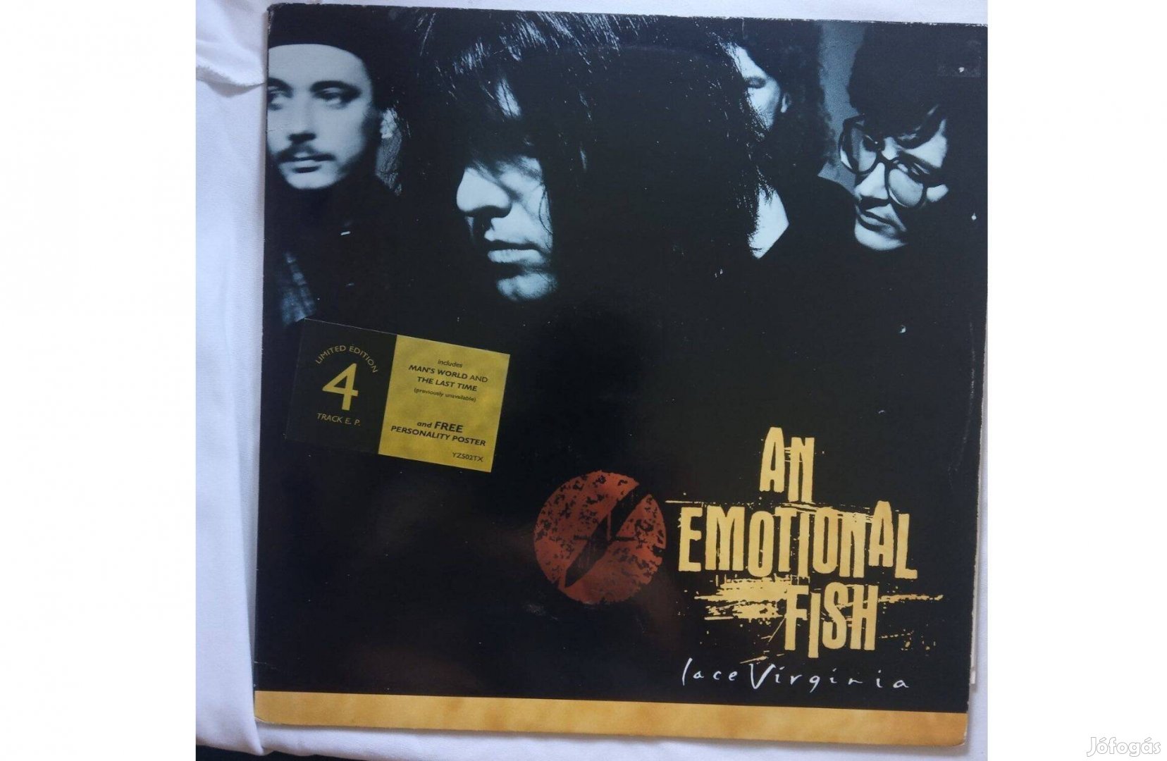 An Emotional Fish Lace Virginia bakelit