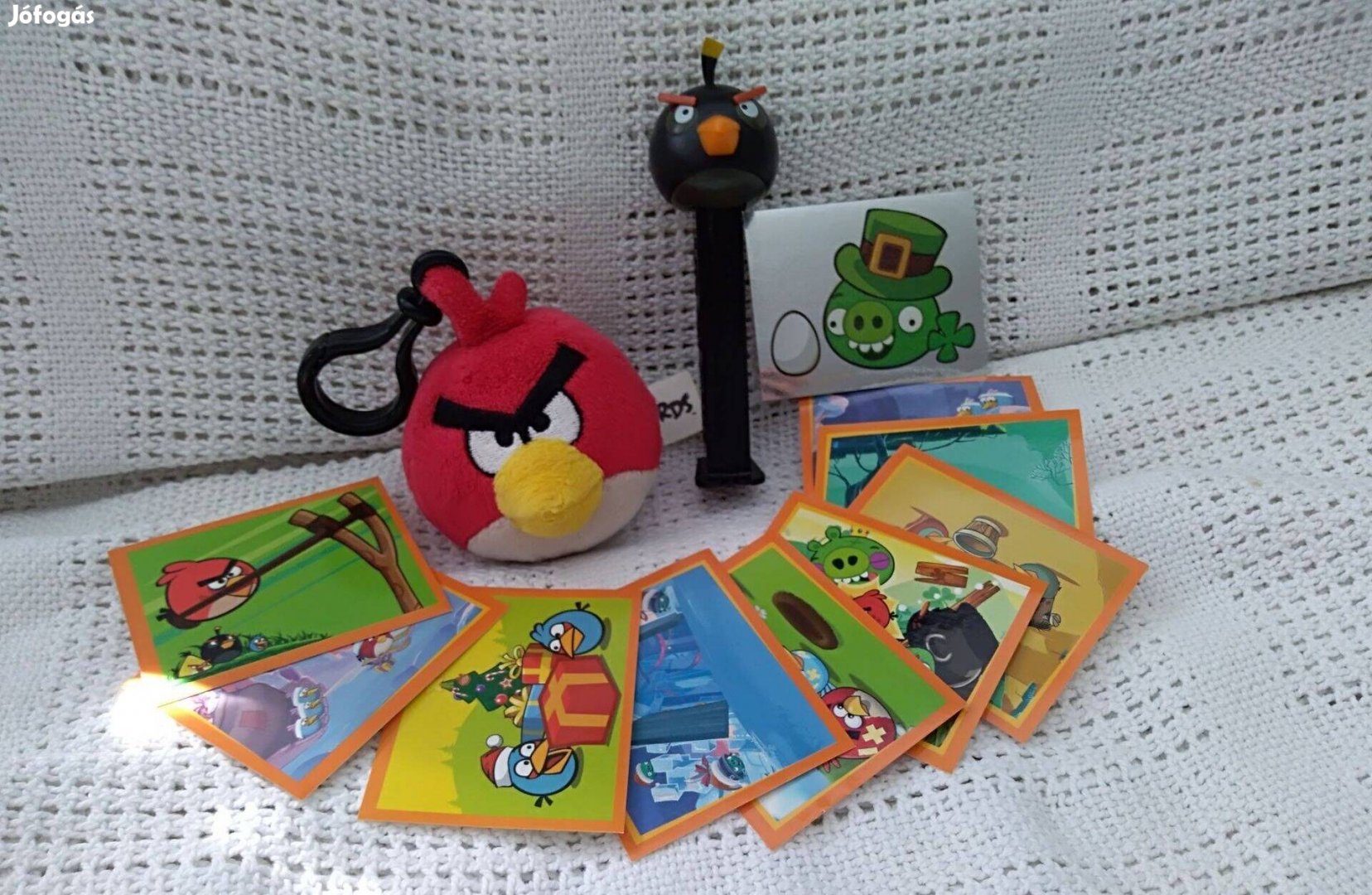 Angry Birds plüss kulcstartó (8 cm), PEZ adagoló, és 10 db matrica