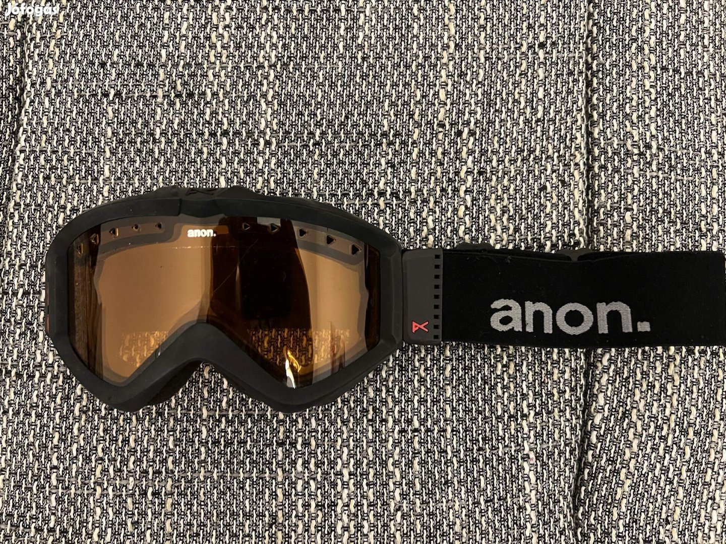 Anon síszemüveg