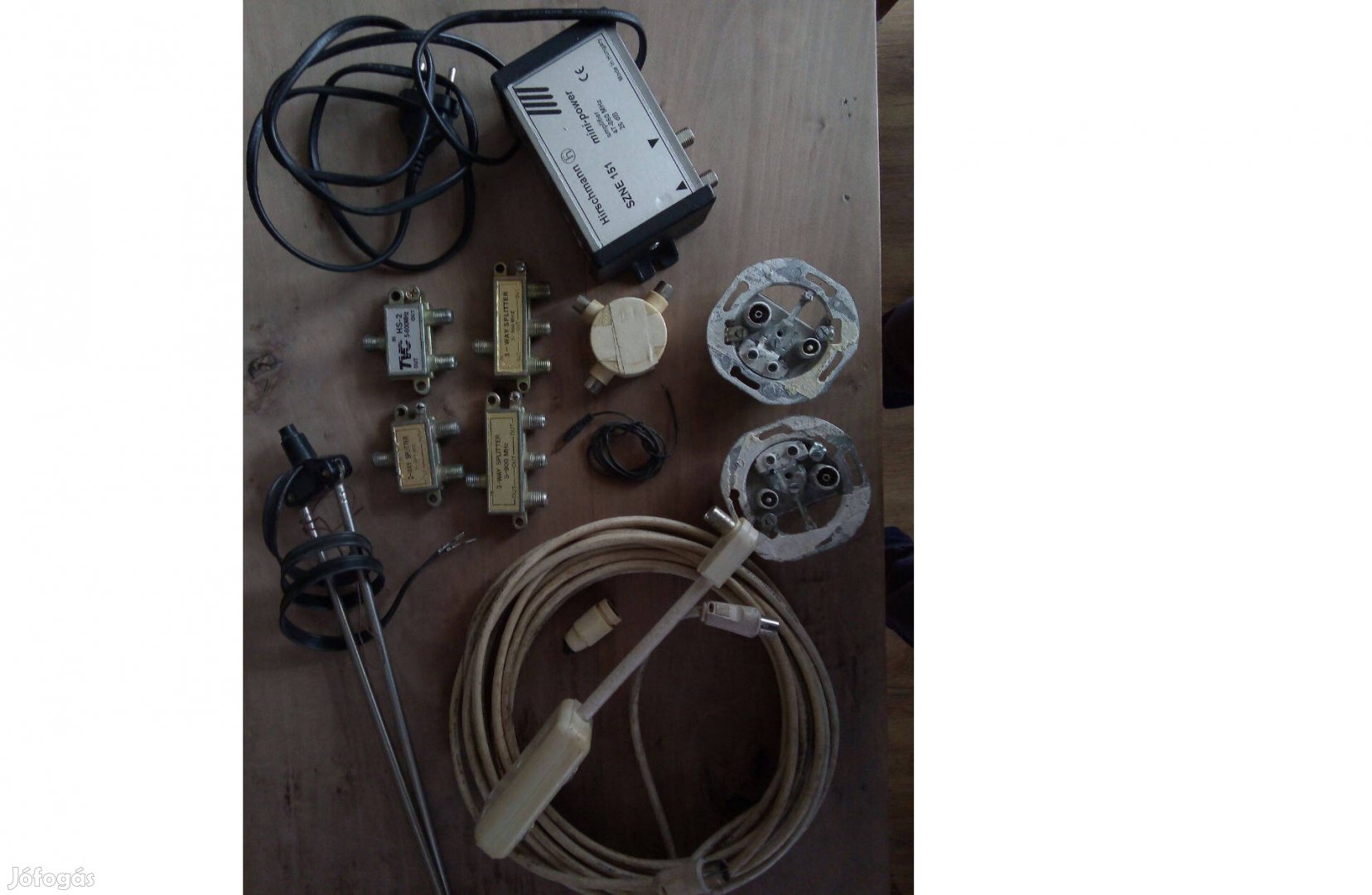 Antenna jel erősítő, szétosztók, Koax kábel, szerelési eszköz