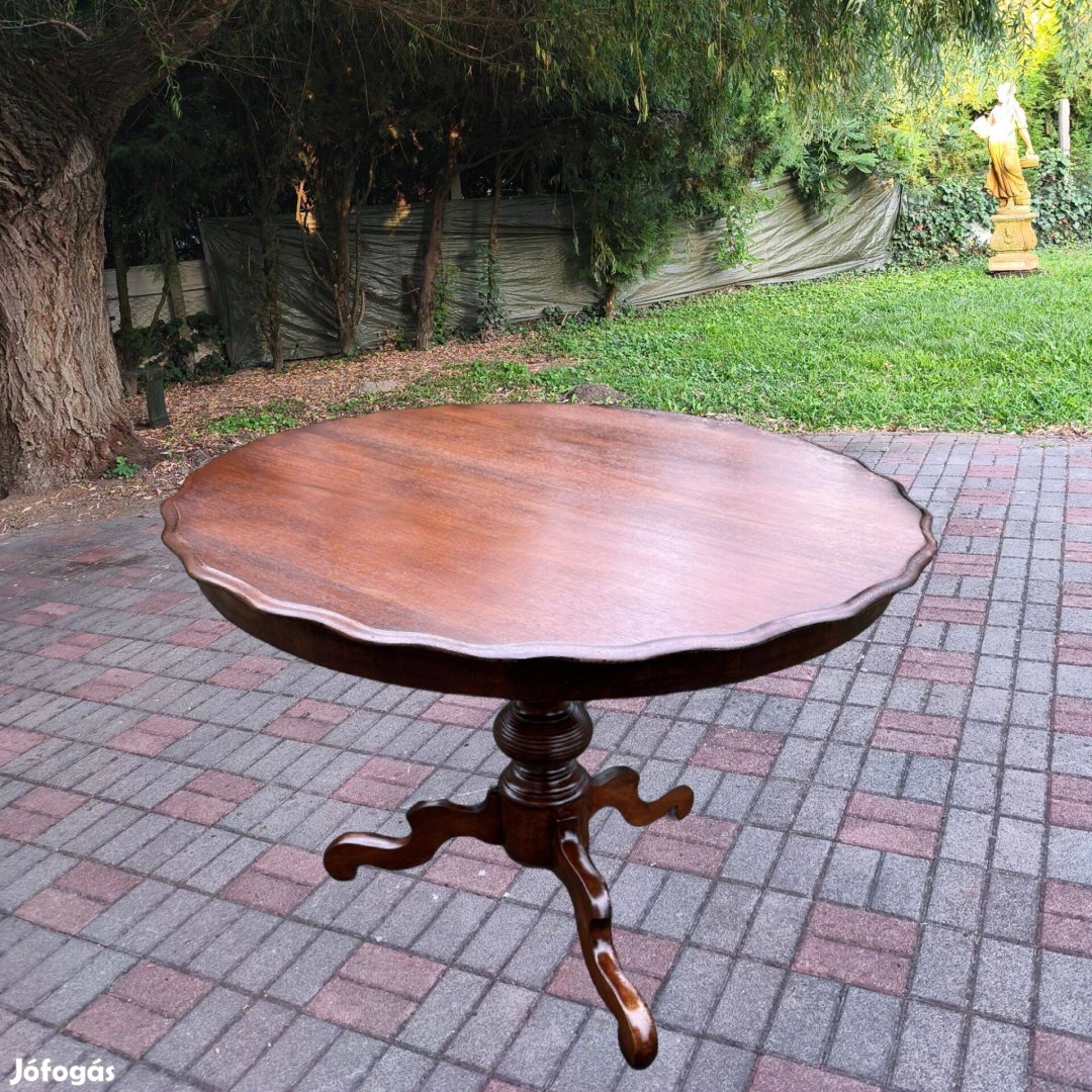 Antik Bútor - Antik hatású teázó asztal