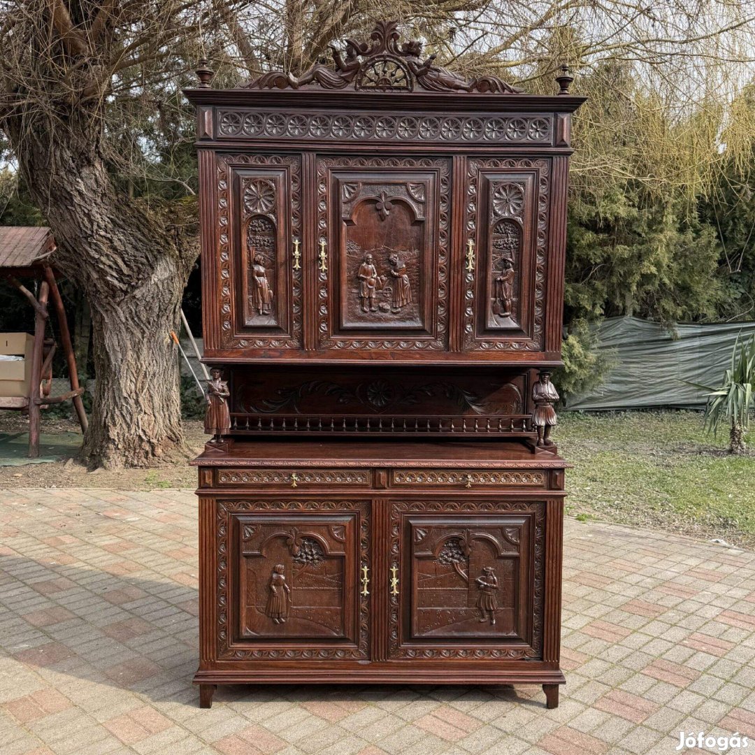 Antik Bútor - Breton tálalószekrény