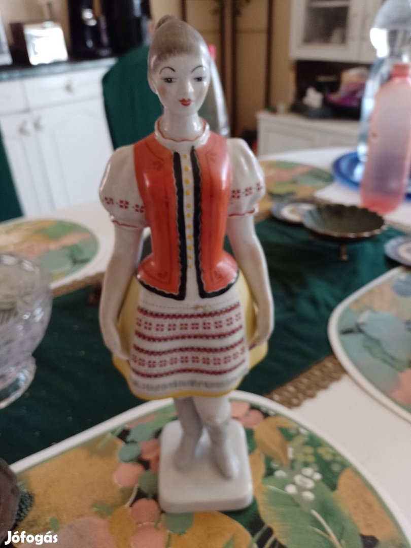 Antik Hollóházi pocelán Népviseletes lány