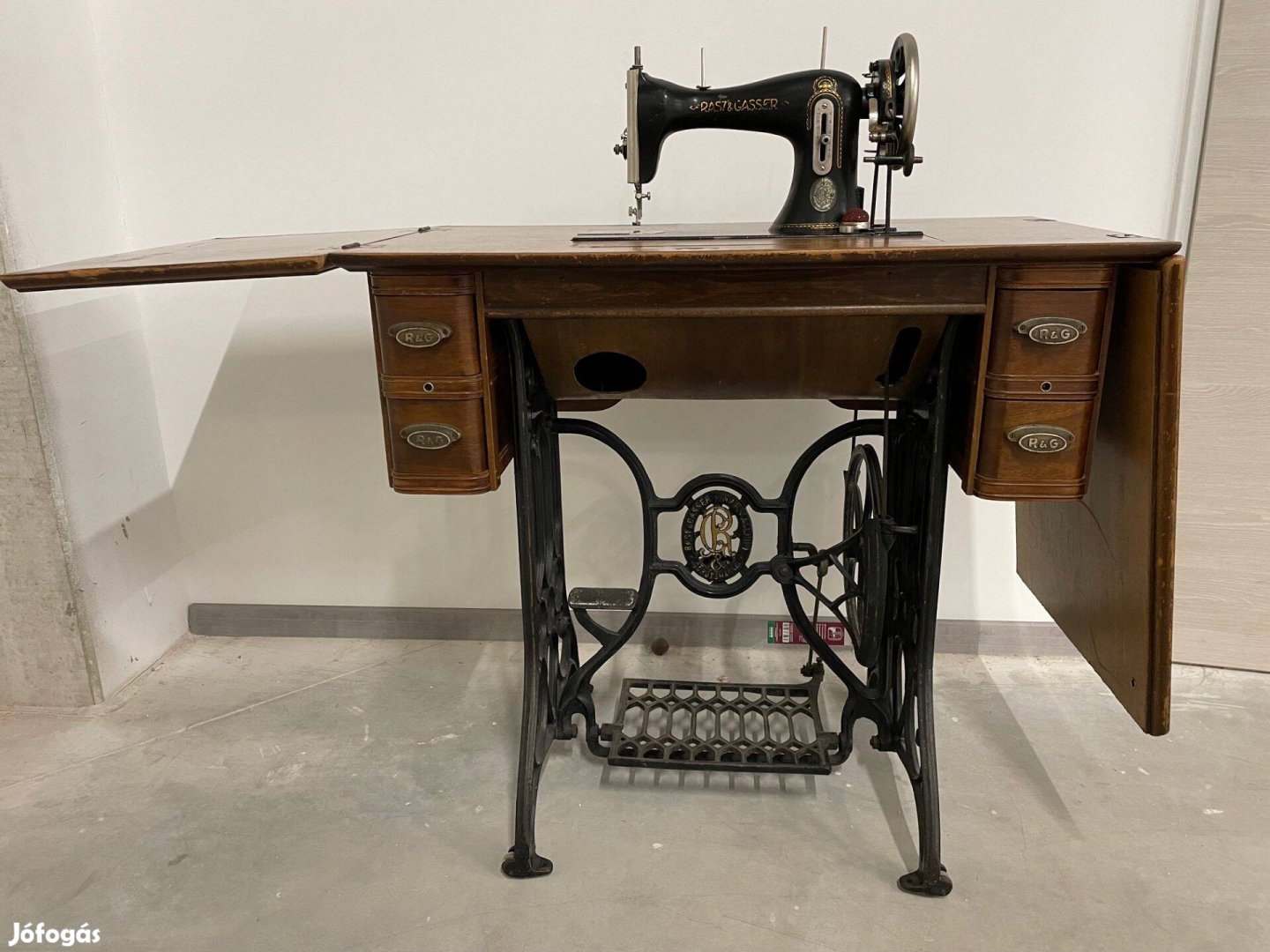 Antik Rast Gasser asztal varrógép