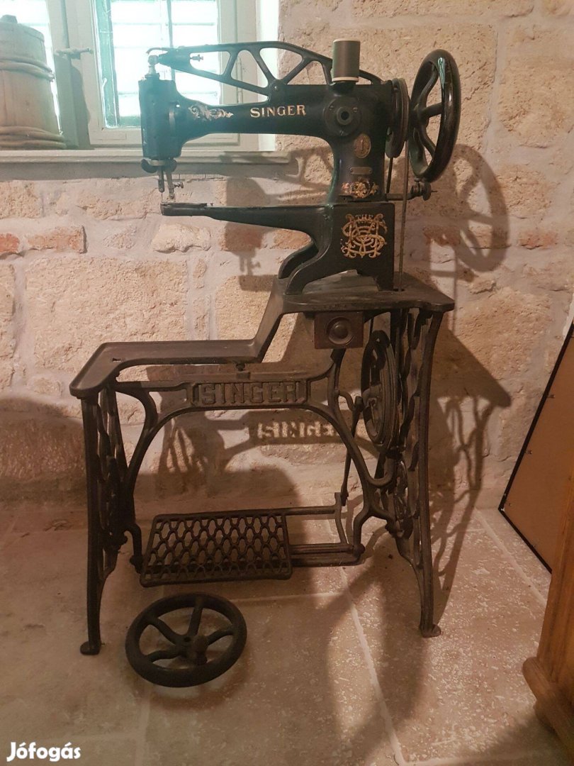 Antik Singer bőrvarrógép , kb 120 éves