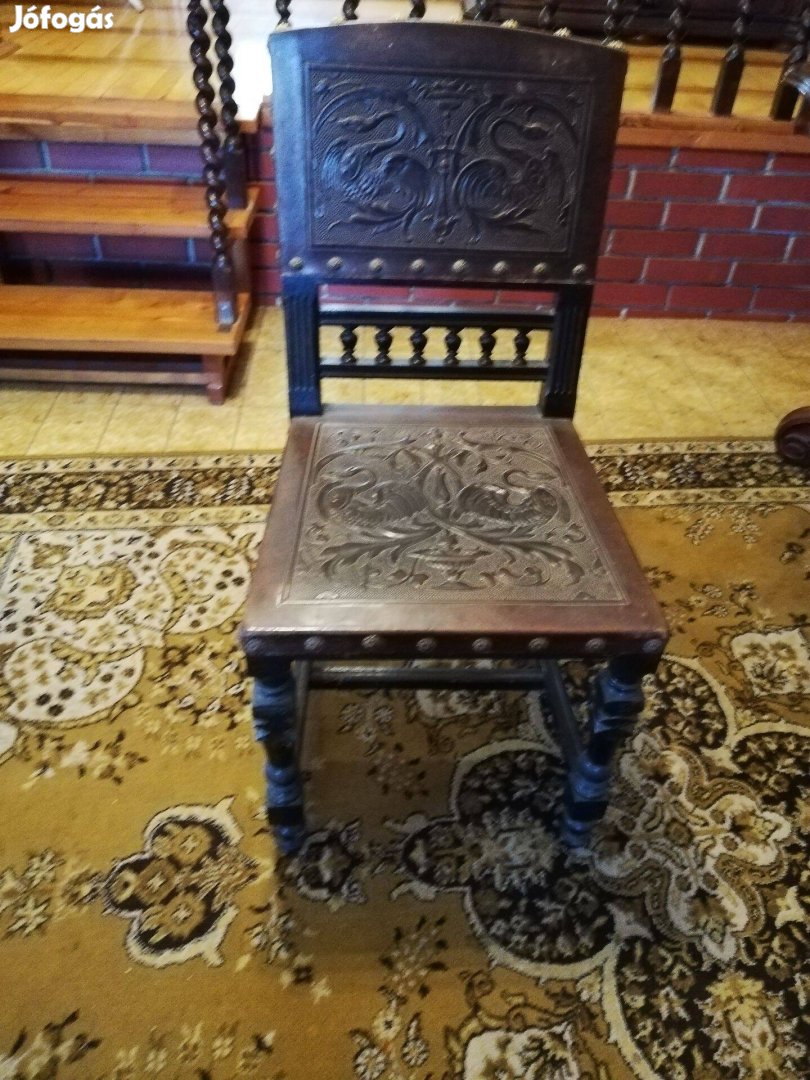 Antik / Vintage ombor mintás kemény bőr borítású szék réz veretekkel