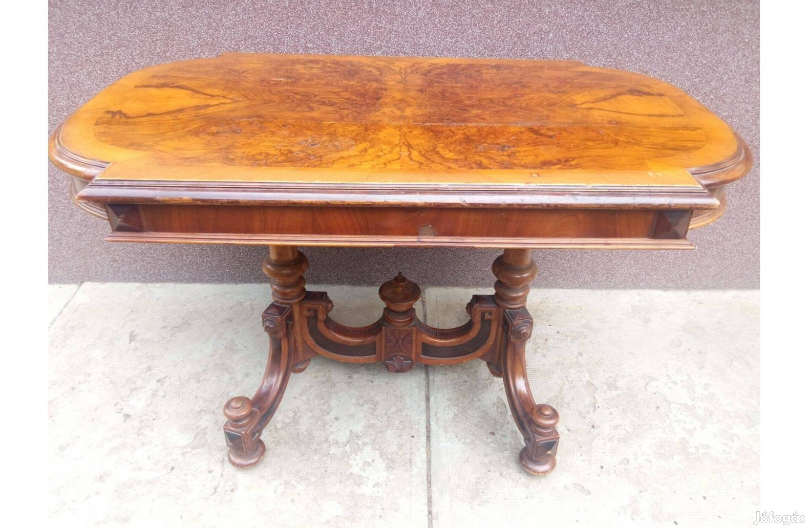 Antik, bécsi barokk faragott, diófa asztal