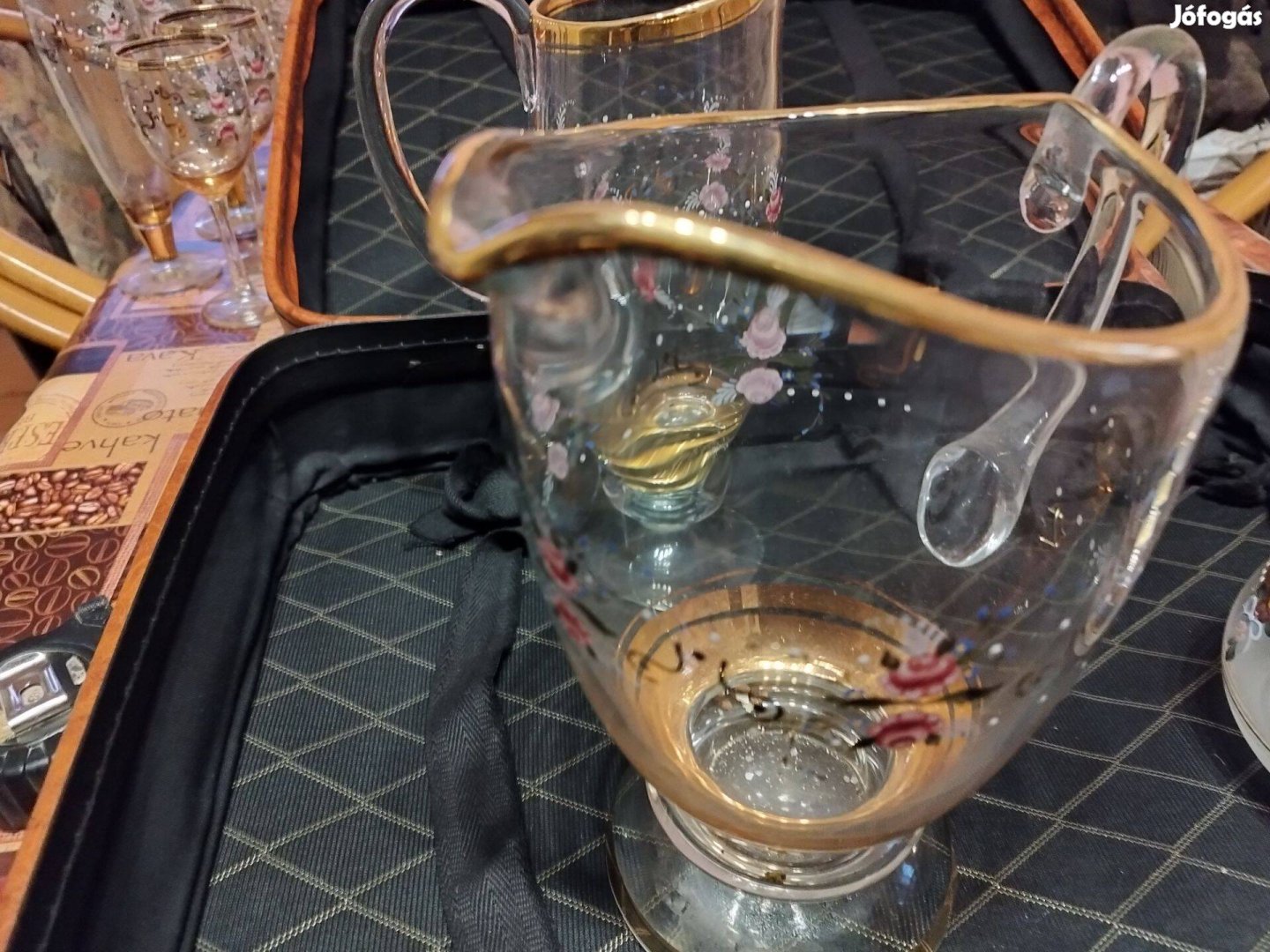 Antik, fújt üveg,kézzel festett kancsók és poharak eladók