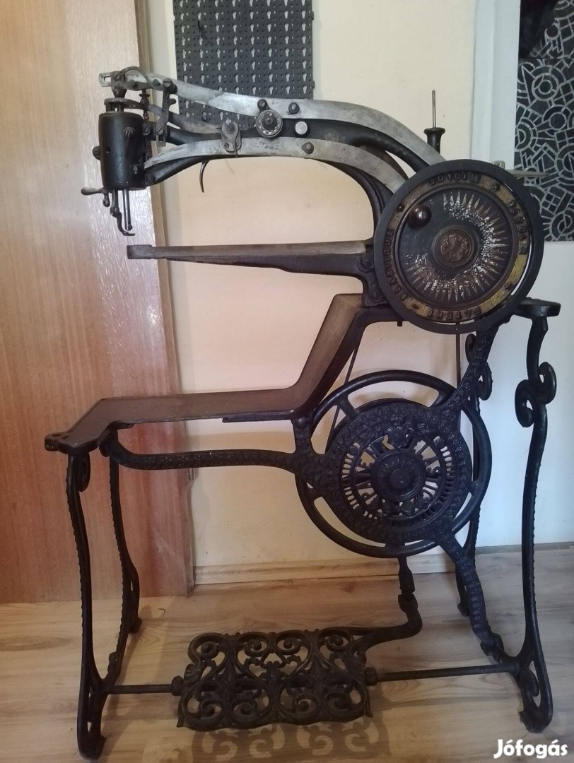 Antik, karos varrógép