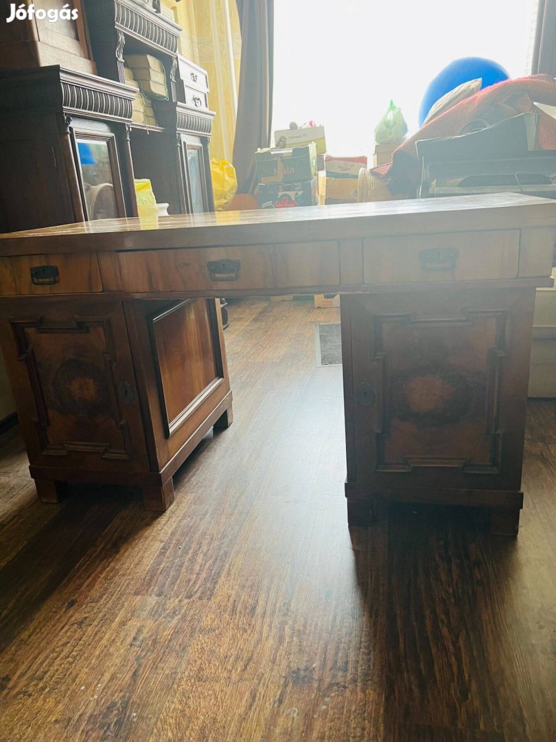Antik, masszív íróasztal eladó