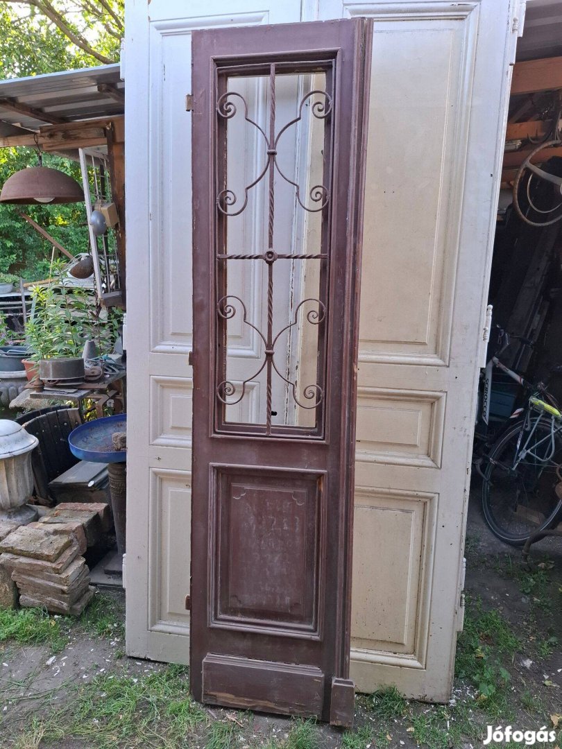 Antik ajtó,dekorációnak