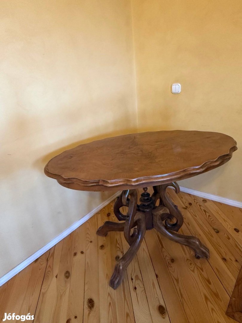 Antik asztal