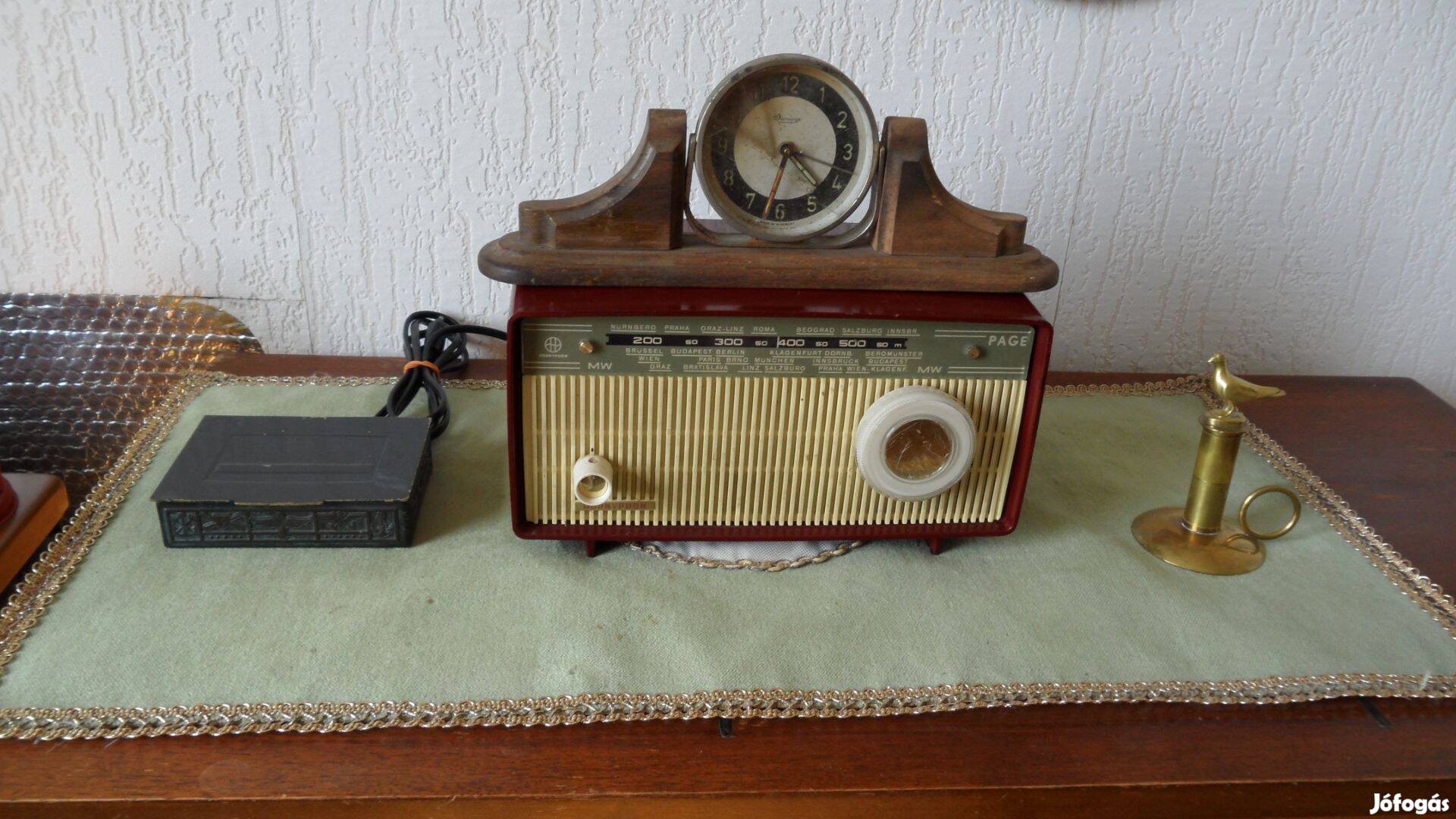 Antik asztalra mutatós ébreszt óra gőzölt míves fából, 1940