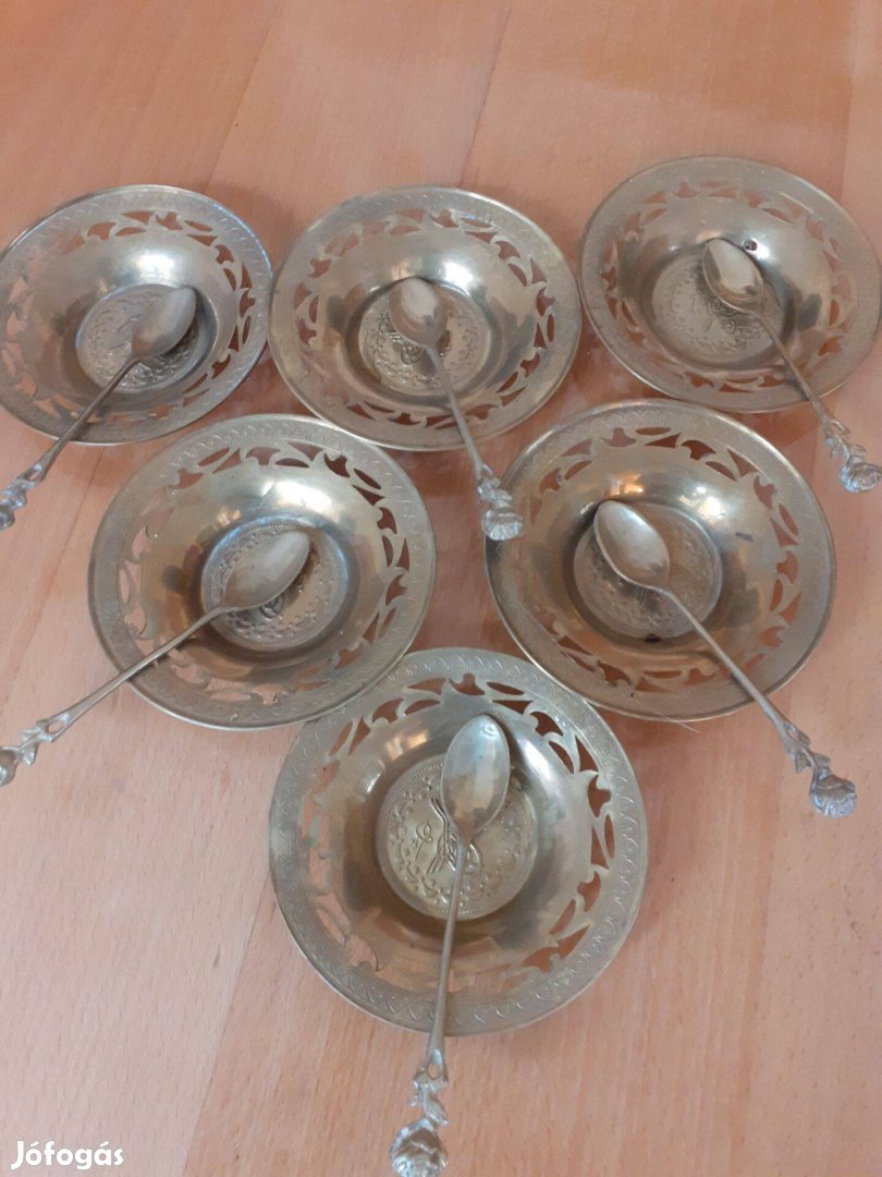 Antik áttört mintás réz tányérka kiskanalakkal 6-6db