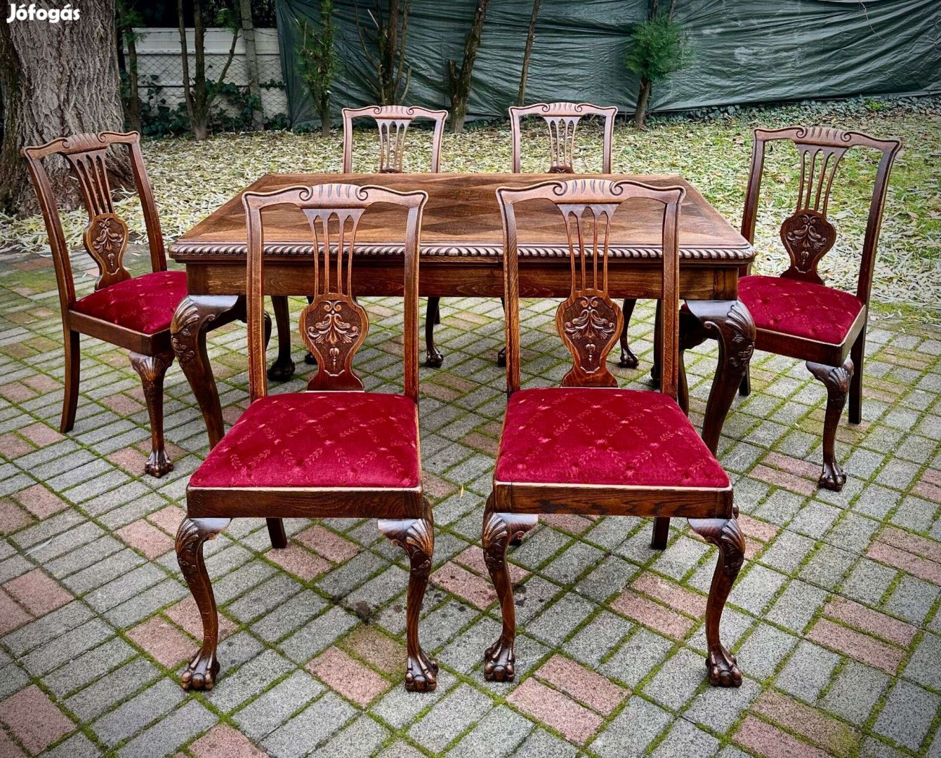 Antik bútor - Chippendale asztal székekkel