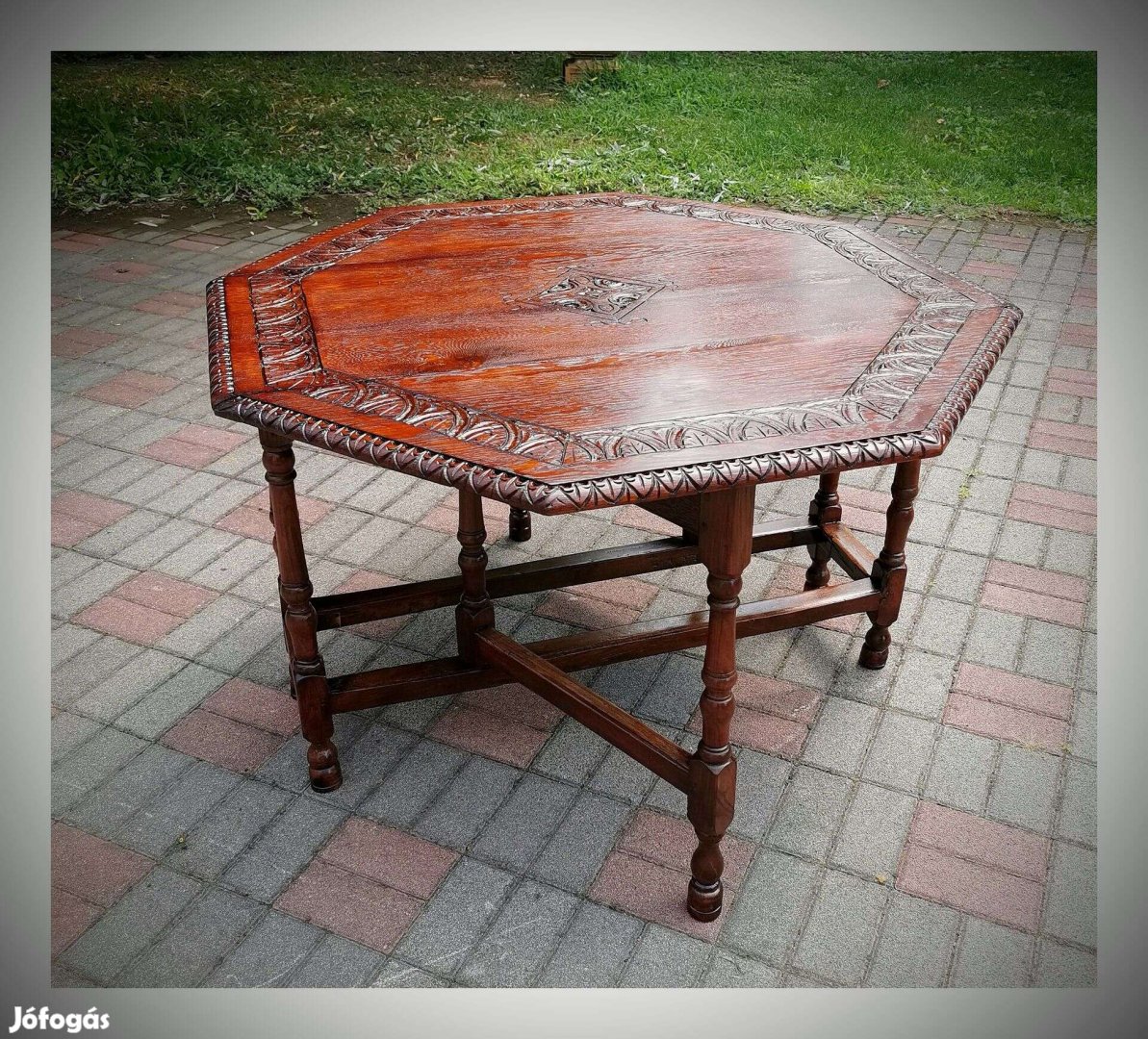 Antik bútor - Reneszánsz stílusú asztal