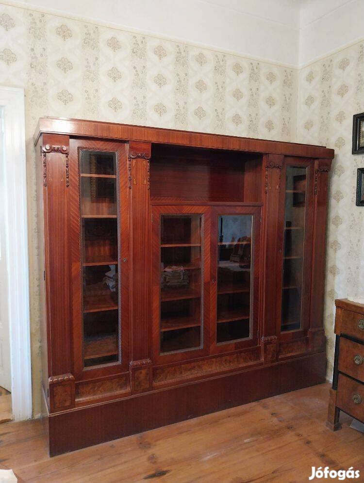Antik bútor, vitrines szekrény neoreneszánsz historizáló