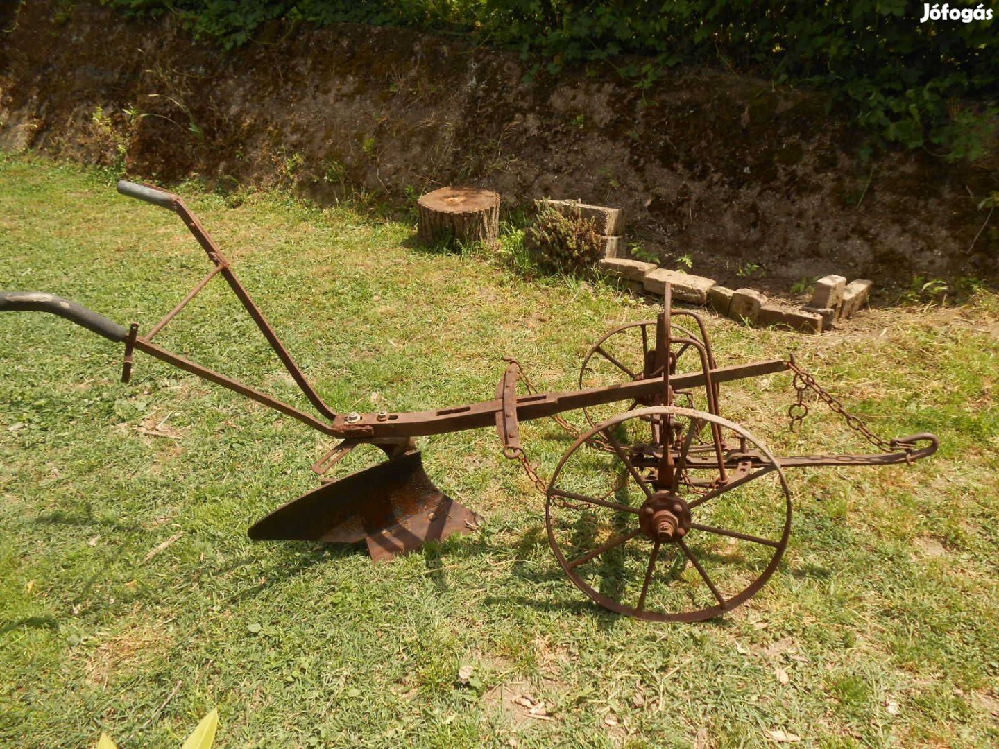 Antik egy fejes lovaseke, eketaliga " Kühne " jelzett ló vontatású eke