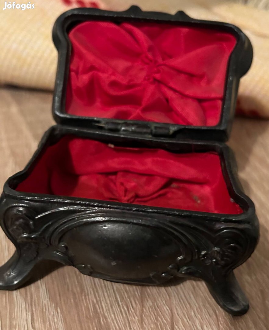 Antik ékszeres doboz