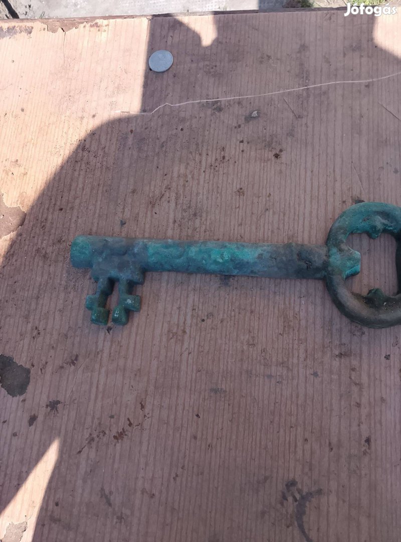 Antik ereklye, nagy réz kulcs