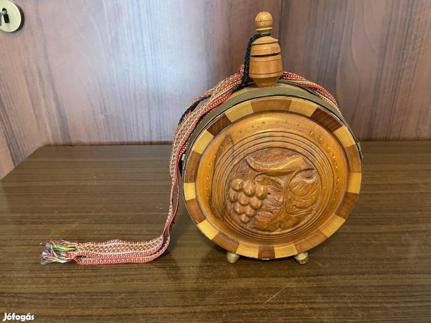 Antik fa faragott kulacs, szépen díszített