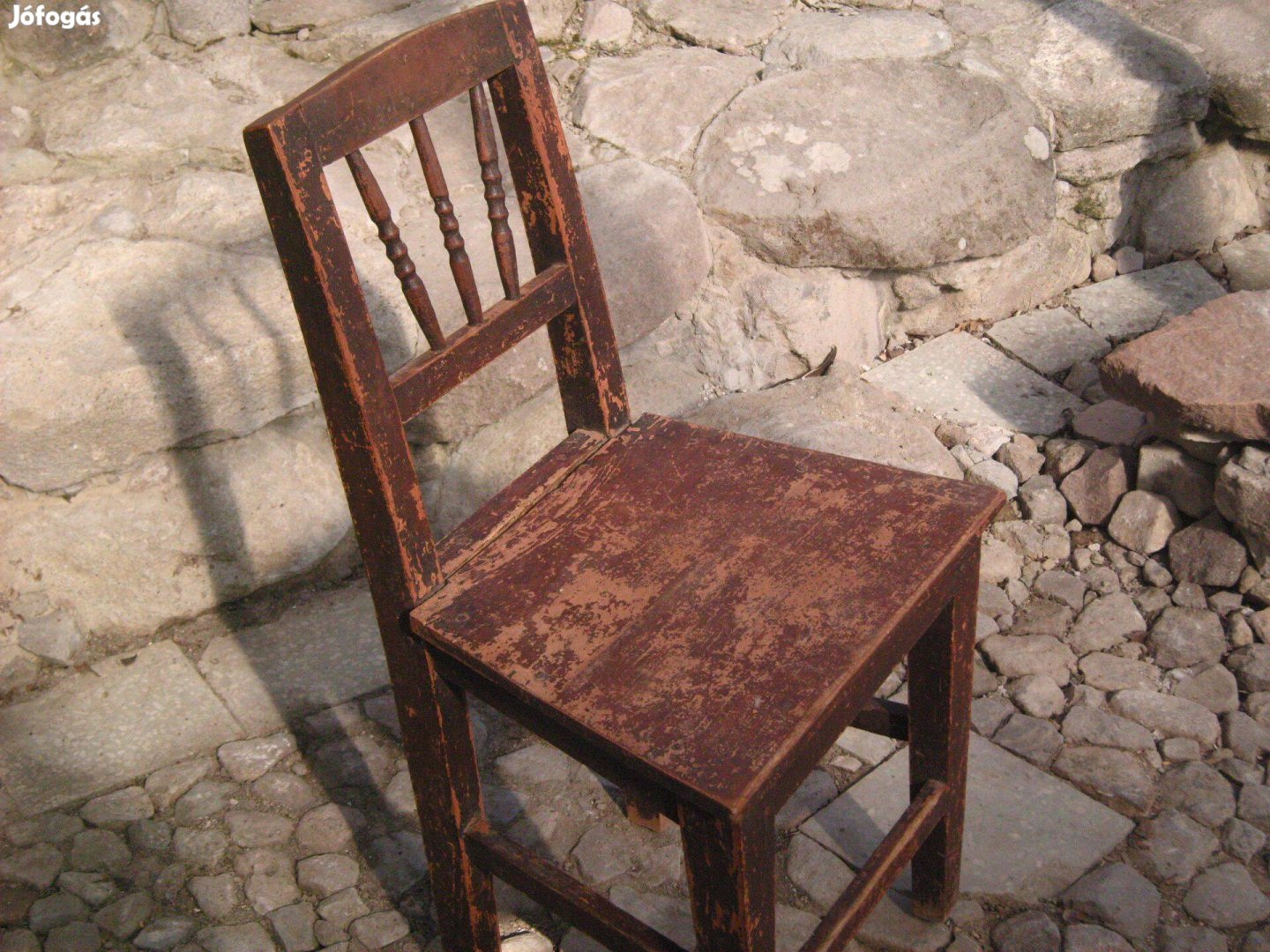 Antik faragott szék, ácsolt 100 éves diófaszék