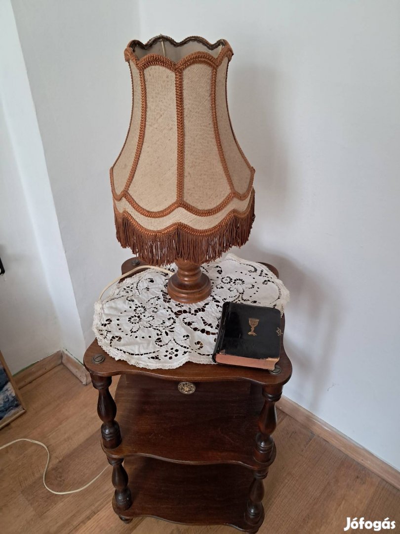 Antik fiókos asztal, a lámpa elkelt antik asztali lámpa