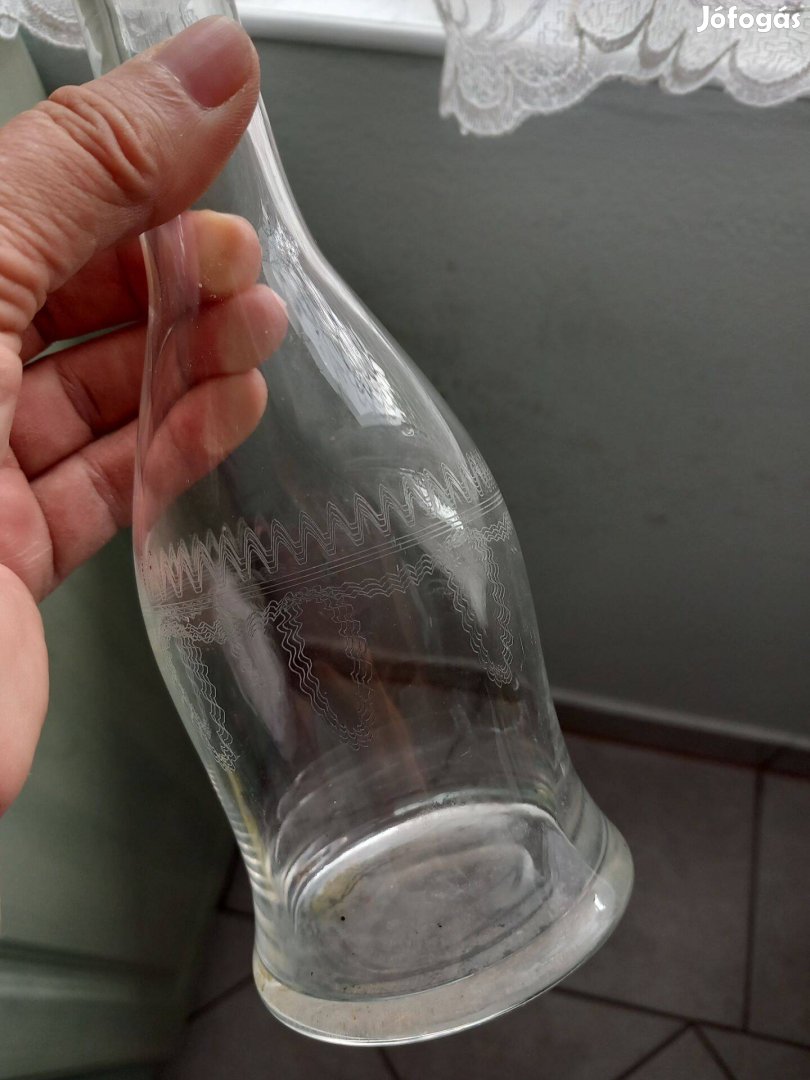 Antik gravírozott mintás likőrös üveg 0,5 l-es dugóval