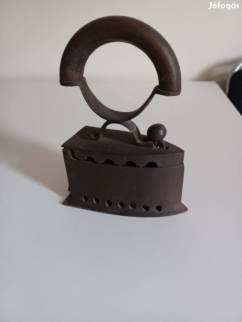 Antik gyerek vasaló - 13 cm széles és 18 cm magas - szép