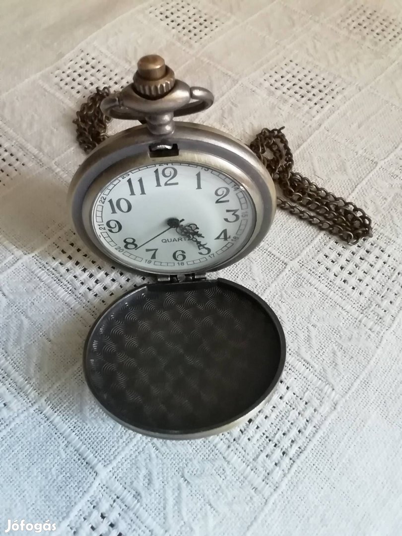 Antik hatású gyönyörű zsebóra, antikolt bronz színben, láncon