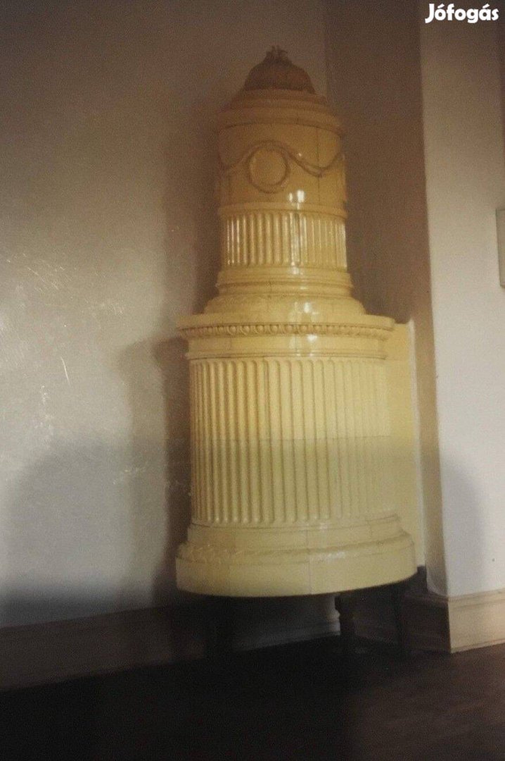 Antik henger alakú cserépkályha