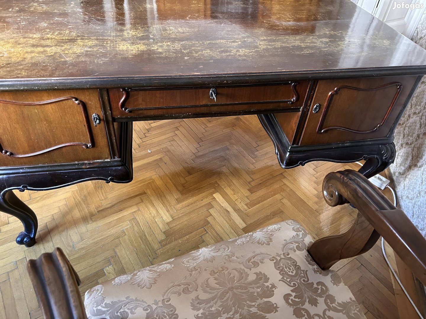 Antik iróasztal, tiszta fa