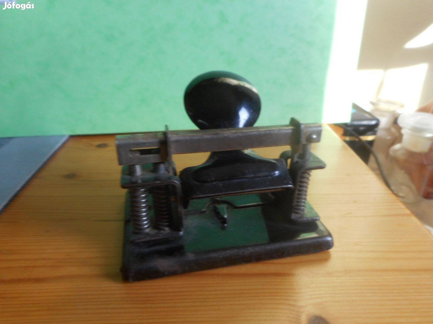 Antik irodai lyukasztó szép állapotban