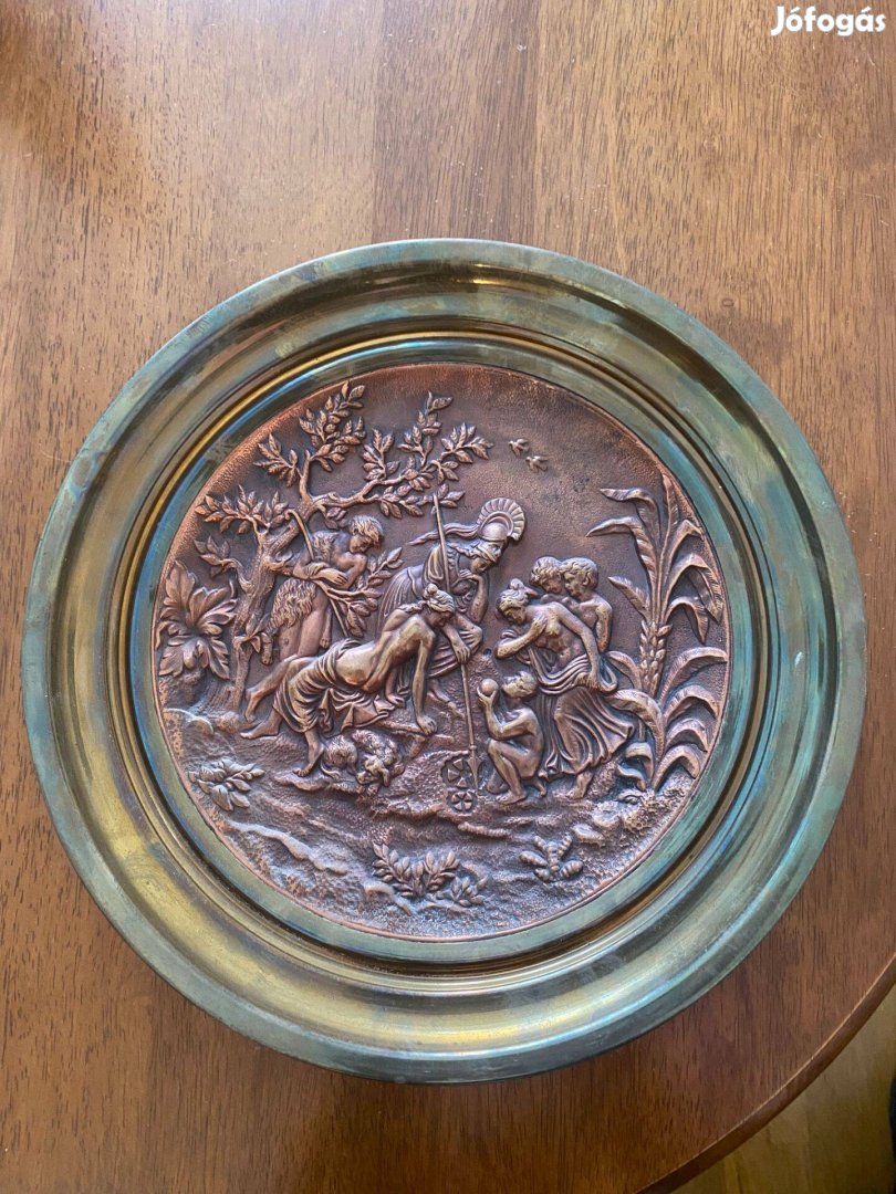 Antik jellegű, dombornyomott vörösréz falitányér Mitológiai
