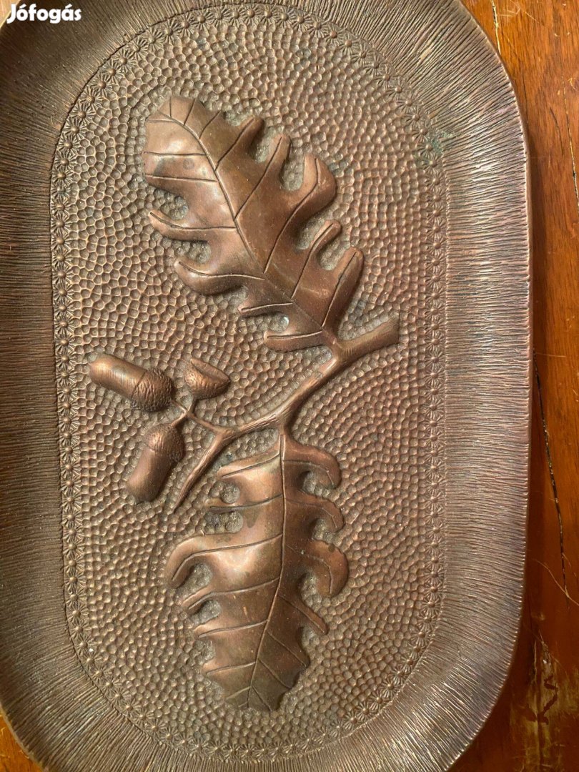 Antik jellegű, kézzel kalapált réz dísztál Tölgyfaág és