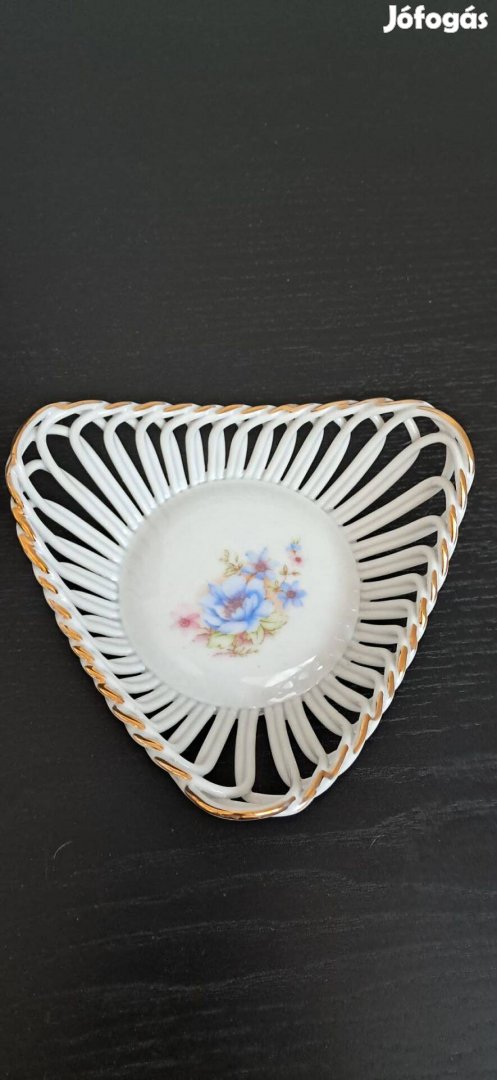 Antik jellegű áttört porcelán kosárka Kézzel festett