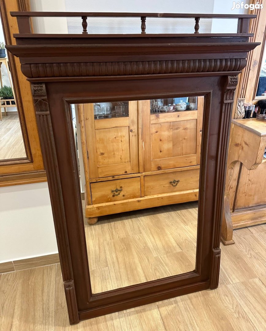 Antik jellegű fa kandallókeret tükörrel