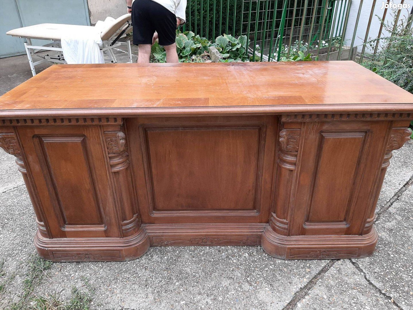 Antik jellegű íróasztal