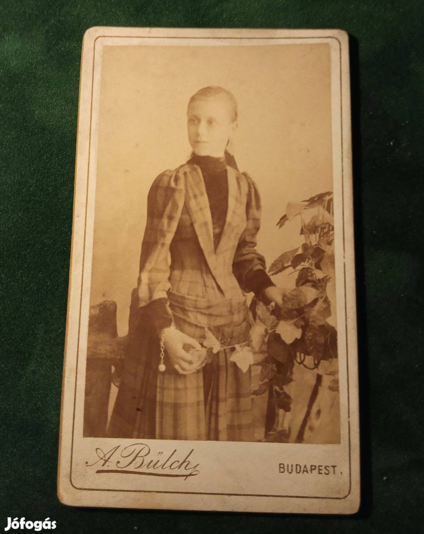 Antik kabinetfotó vizitkártya kb1890 jelzett keménytáblás portré