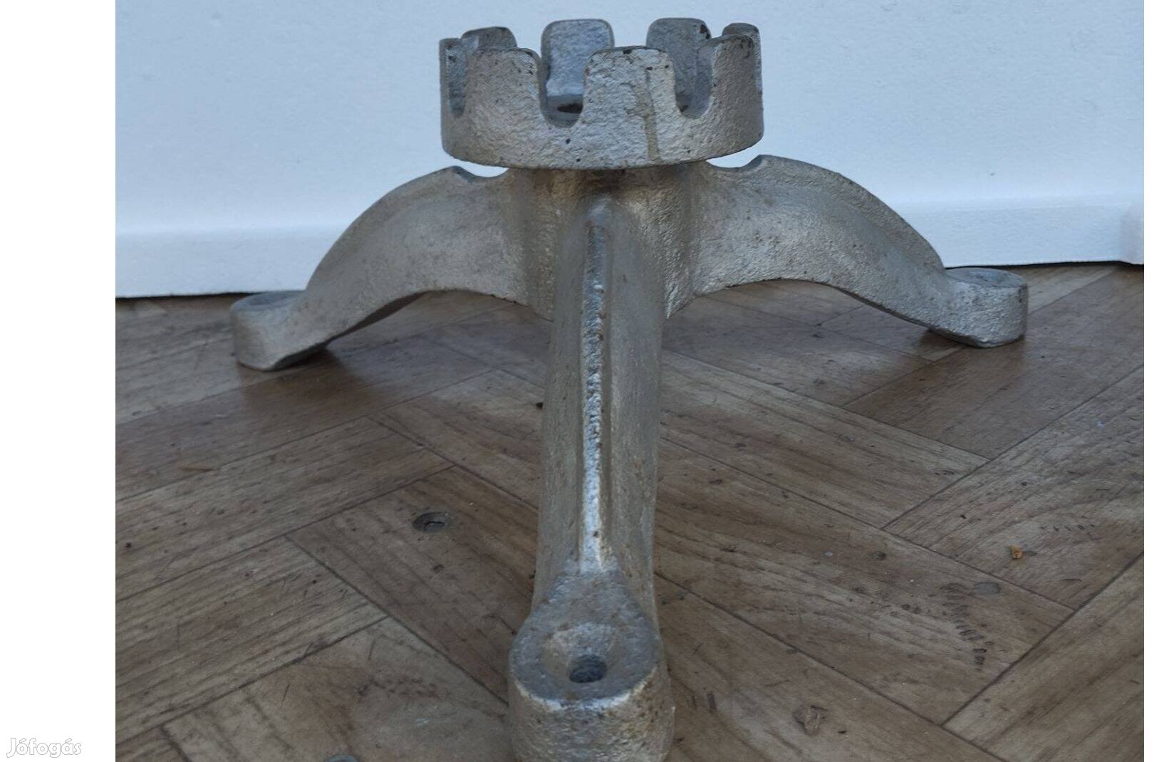 Antik karácsonyfa tartó