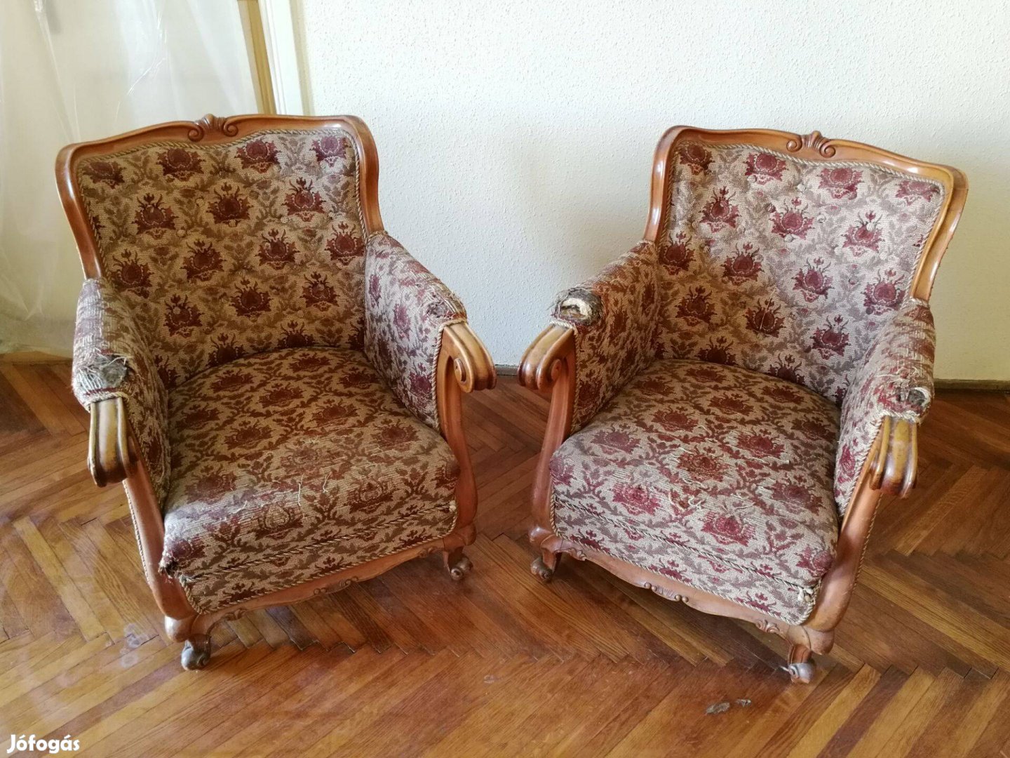 Antik kárpitozott fotel (2 db) - az ár a kettőre együtt értendő
