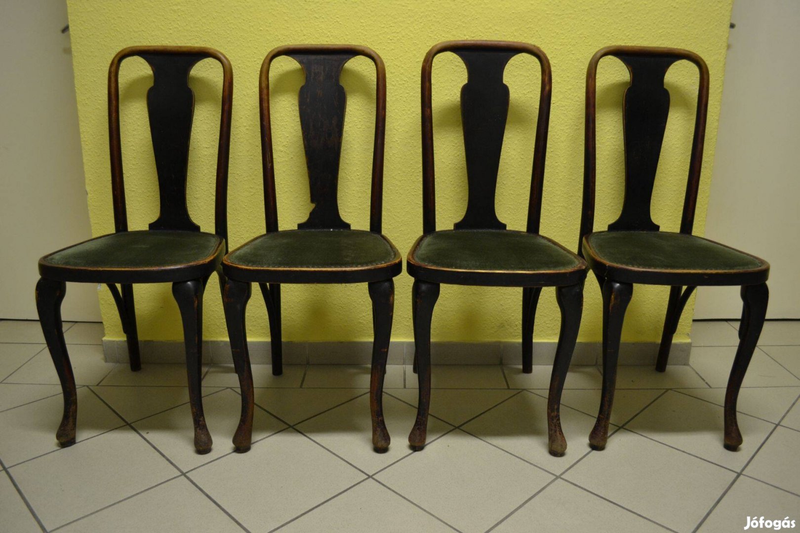 Antik kárpítozott székek