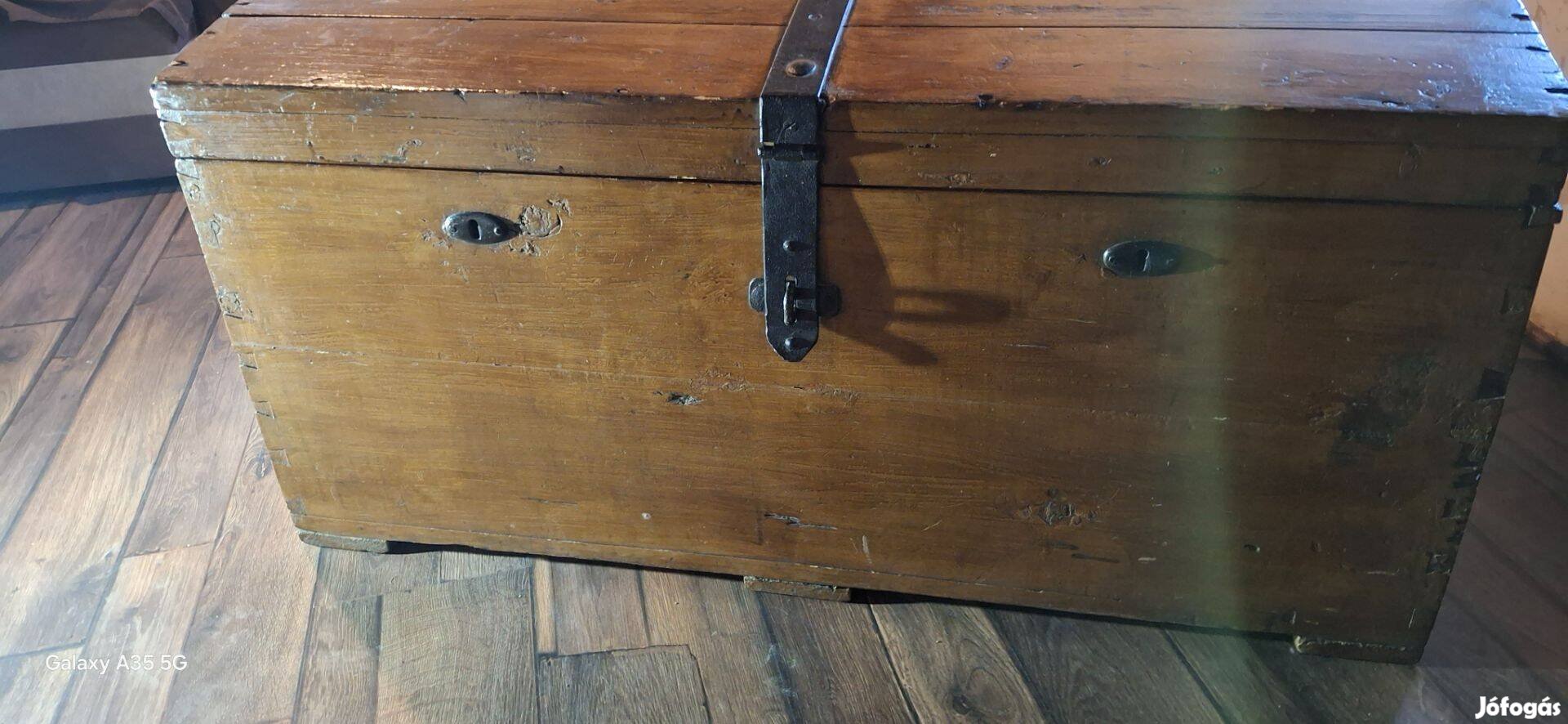 Antik katonai utazó láda