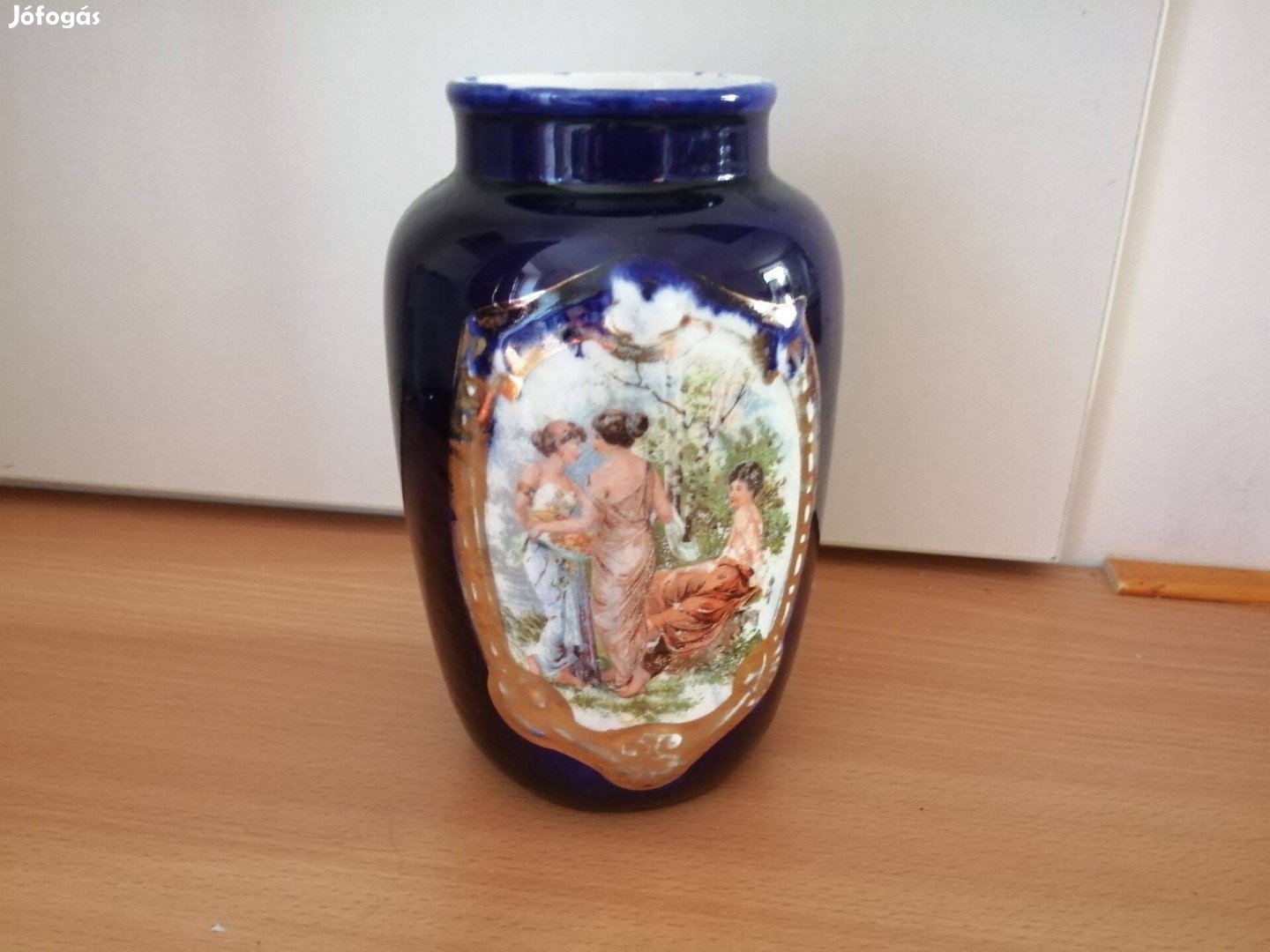 Antik-képes Hollóházi öblös váza eladó