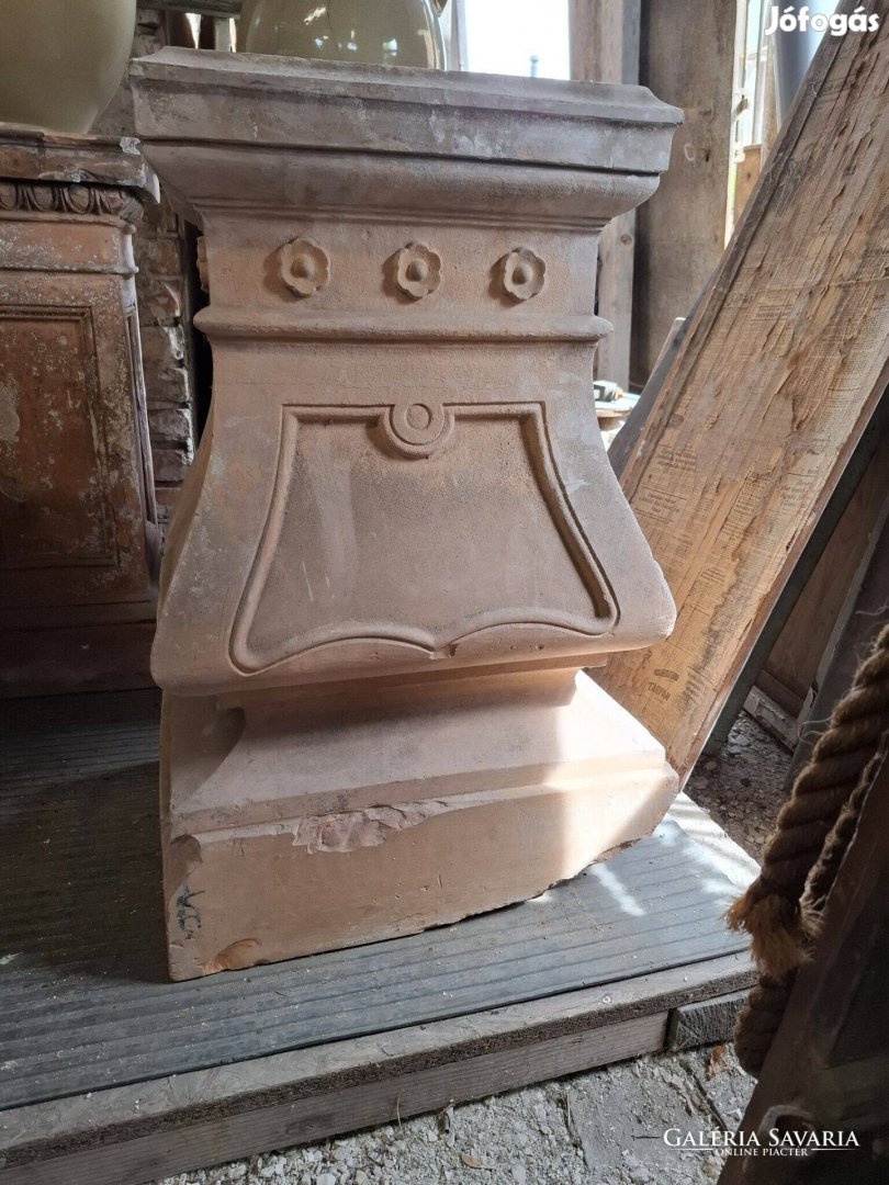 Antik kerámia posztamens