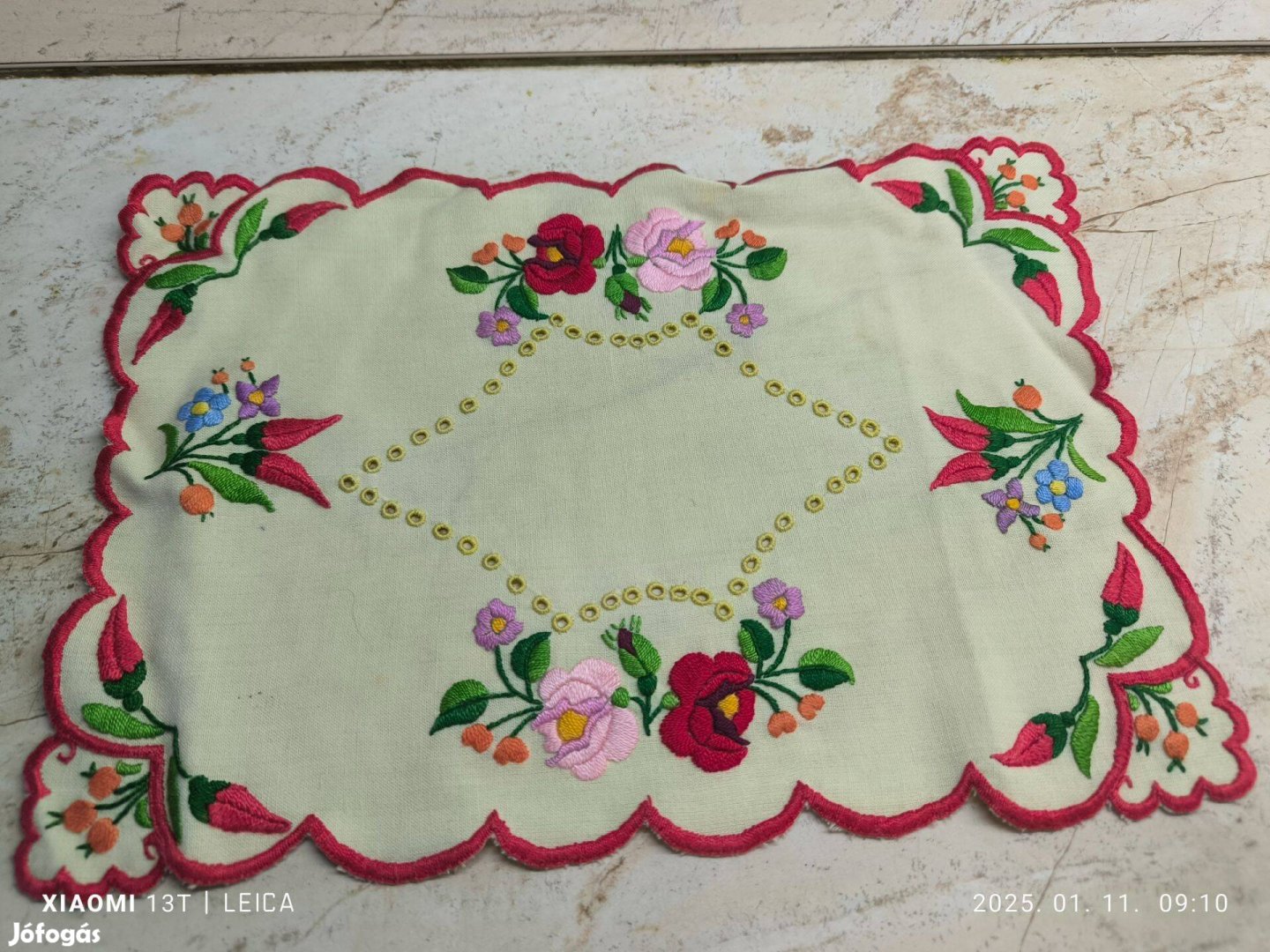 Antik kézzel hímzett, népművészeti terítő, futó eladó! 40 x 20 cm