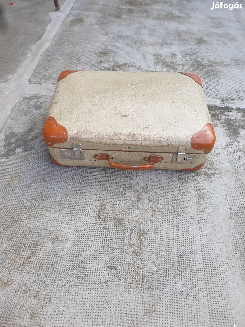 Antik koffer jó állapotban 